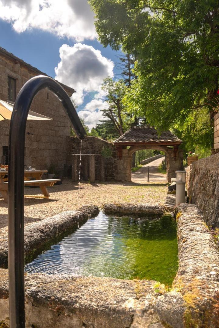 Gite De La Grange - Domaine De Coulagnettes Serverette Exteriör bild